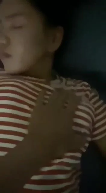 Loạn luân anh trai lén vào phòng địt con em họ nhậu say sướng vl ra